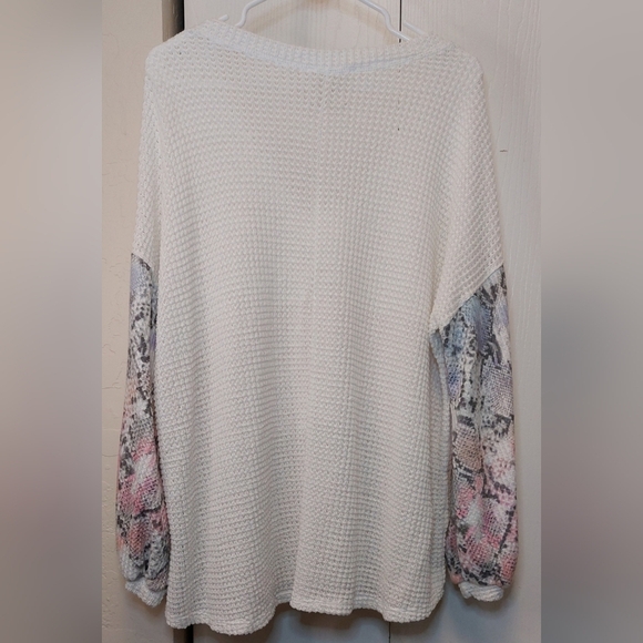 Fantastic Fawn Color Blocked Waffle Knit Top Size 3X Pullover Snake Print Sleeve - Picture 3 of 7